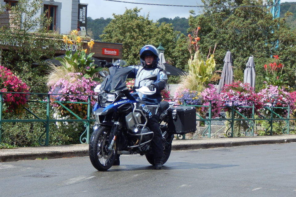 Motorrijbewijspoint Voorburg examengarantie AVB en AVD